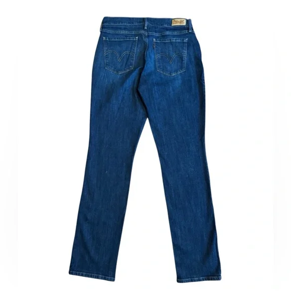 Like New Woman’s Levi’s Jeans - Picture 3 of 10